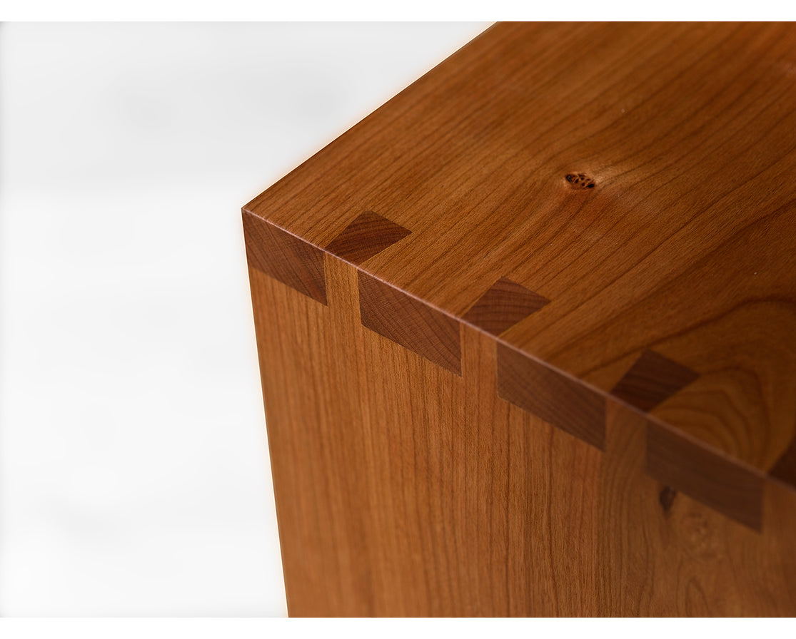 Detail of Dovetail Top Edge Treatment