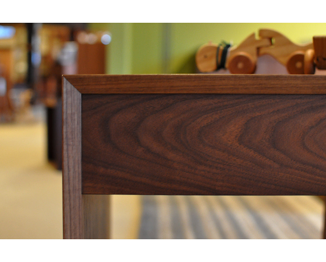 Modern End Table Top Detail in Standard Eastern Walnut